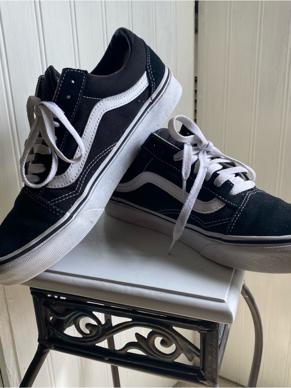 Vans Black and White Old Skool Low-Top Canvas Sneakers size 9